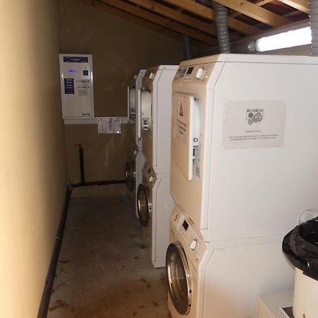 Charmant Appartement Avec Piscine. Monflanquin Bagian luar foto