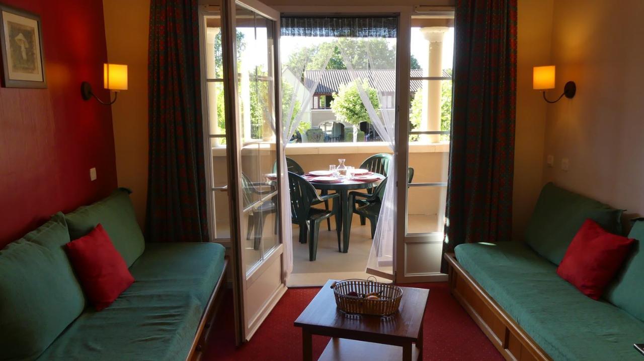 Charmant Appartement Avec Piscine. Monflanquin Bagian luar foto