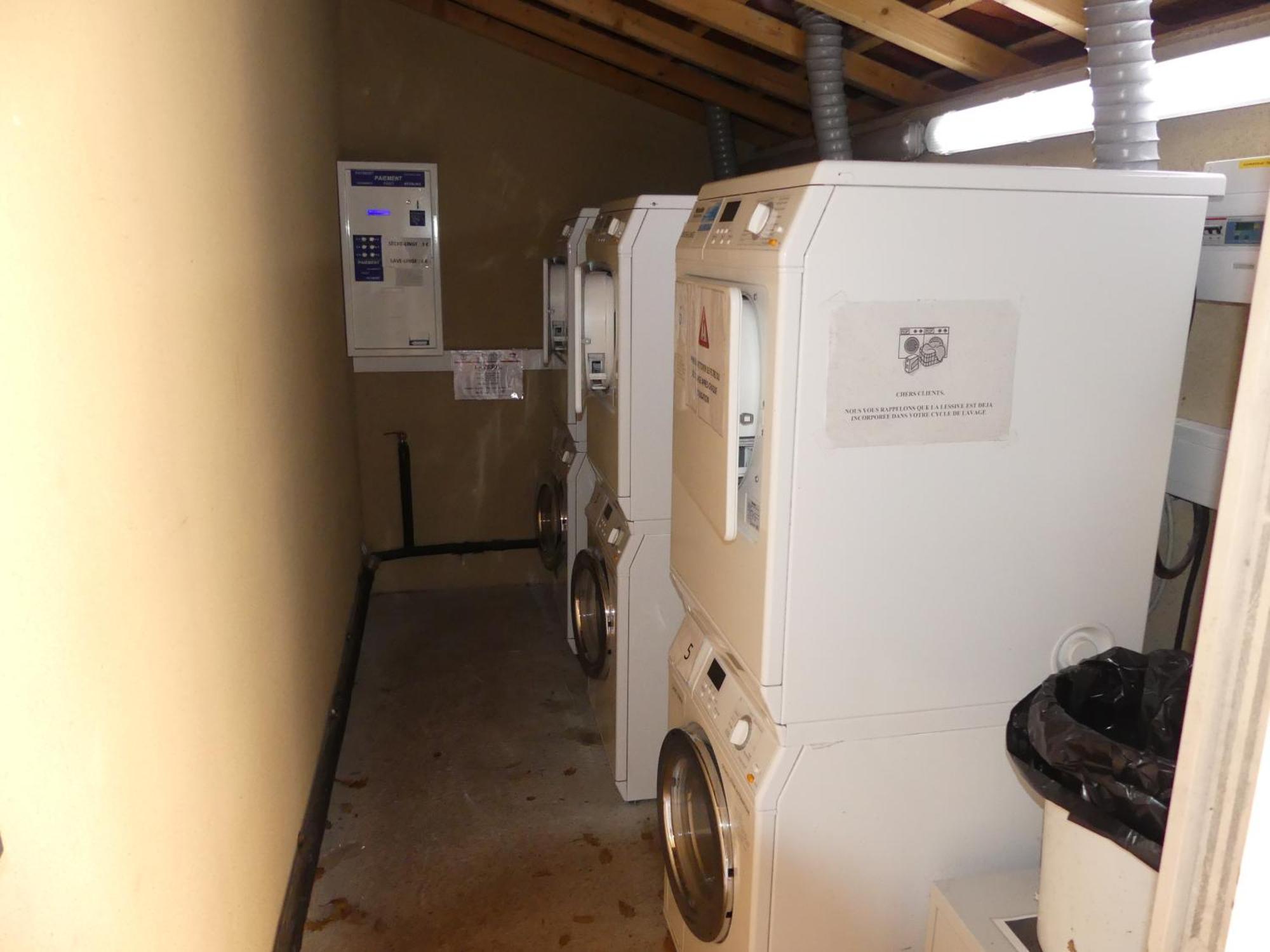 Charmant Appartement Avec Piscine. Monflanquin Bagian luar foto